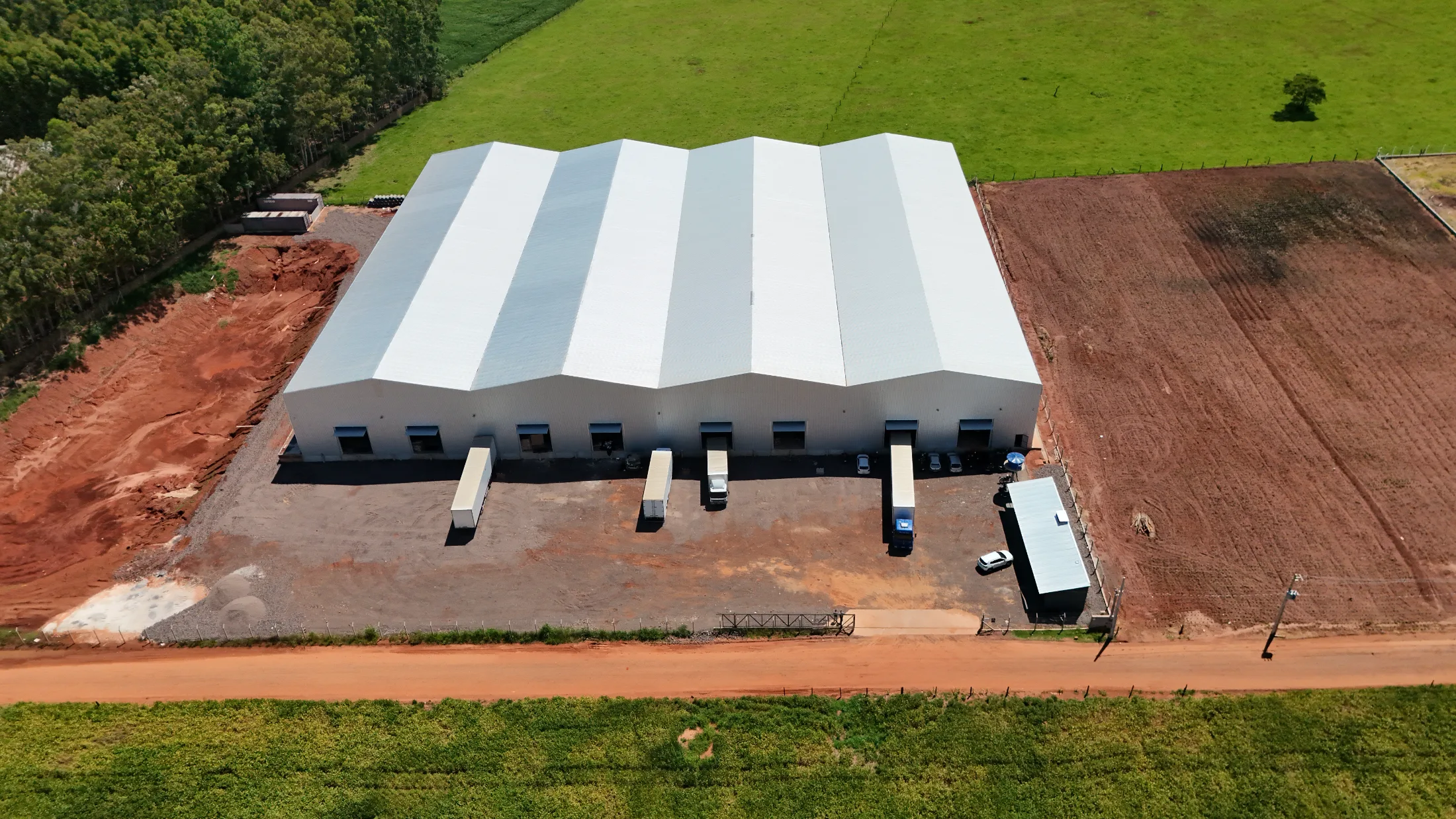 Estrutura comercial executada em pré-moldados de concreto